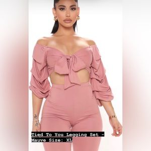 Top and legging set in the color Mauve! Never worn. Size XL